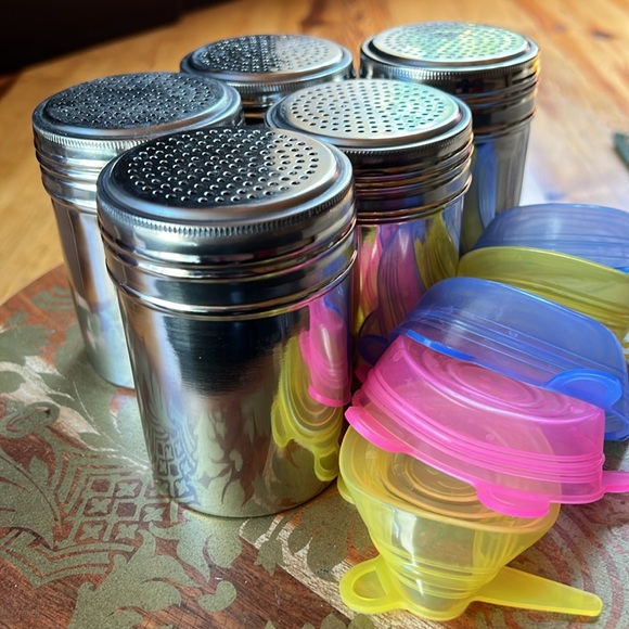 Bundle of 5 Reusable Spice Jars with Silicone Lids - Lids are New - Picture 15 of 16